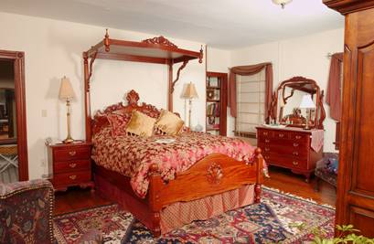 Auradell lodging with wood frame bed and wooden furniture