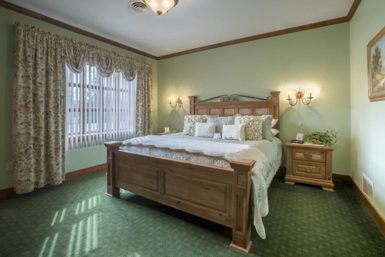 Beautiful room with bed