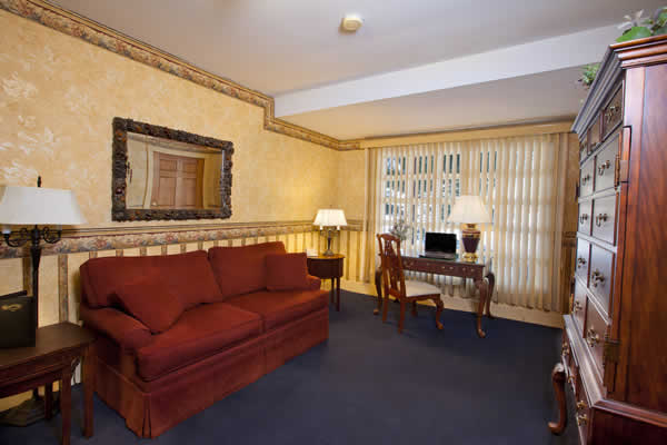Stroudsmoor Country Inn - Stroudsburg - Wedding Resort - Cedar House Accommodations