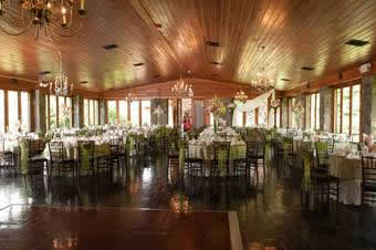 Holidays & Catering 16 Dining hall in lawnhaven with white table settings