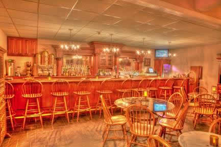 Holidays & Catering 10 Bar in wood with glass tables