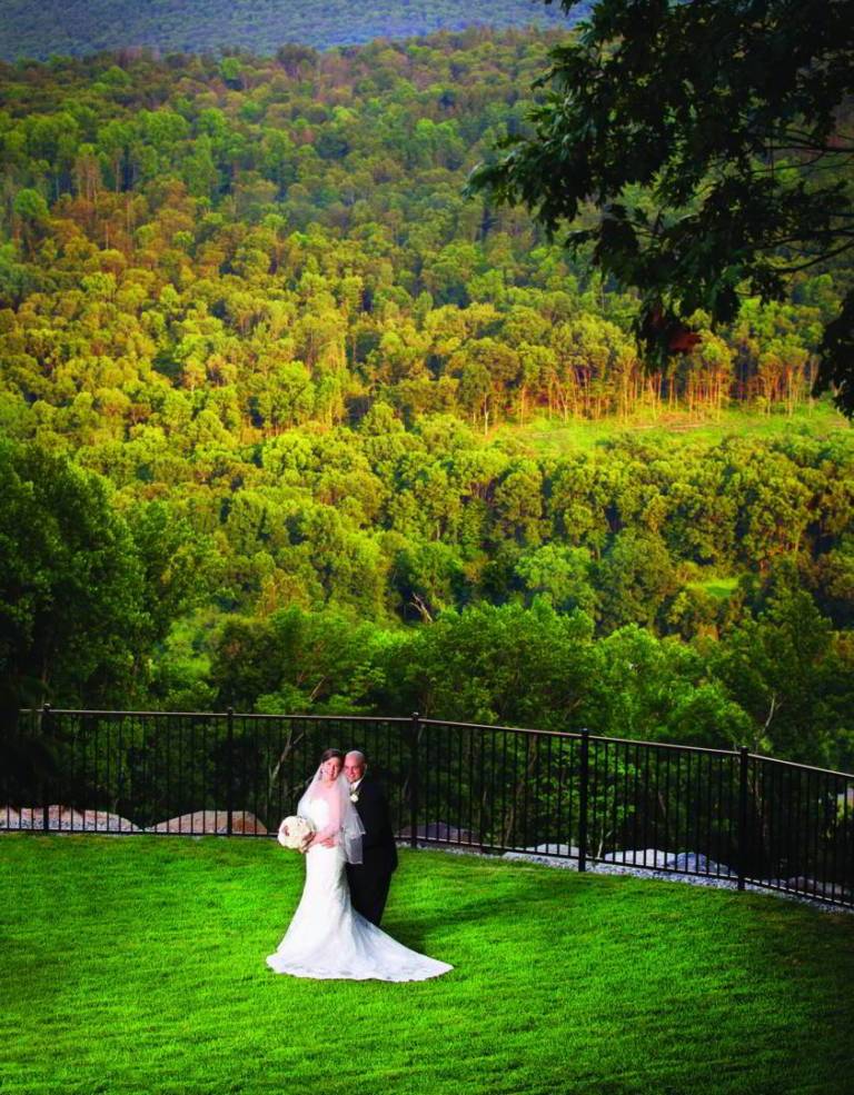 Breathtaking view at Stroudsmoor - Terraview - Wedding Couple