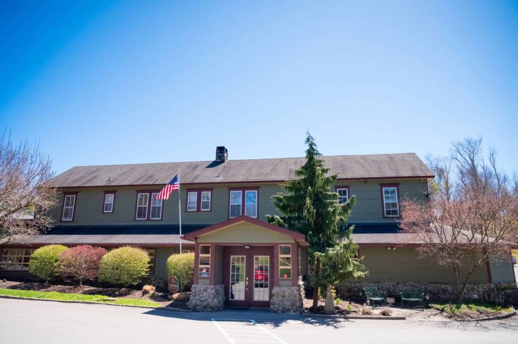 Stroudsmoor Main Inn Entrance - Poconos Resort