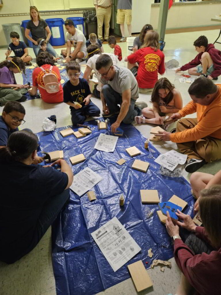 str 1 mile loop birdhouses pack 86 scouts working on birdhouses