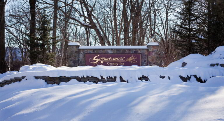 stroudsmoor front sign winter sm